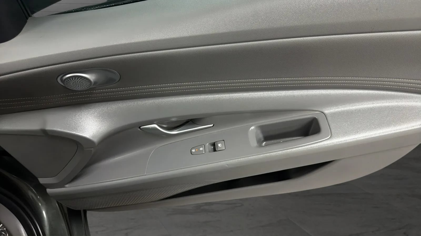 Used 2025 Hyundai Elantra Sport FWD image 18