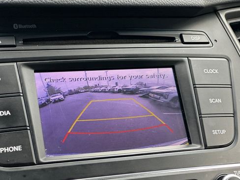 Used 2018 Hyundai Santa Fe Sport image 18