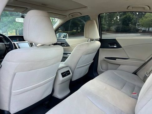 Used 2017 Honda Accord EX image 15