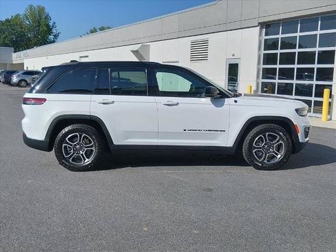 Used 2022 Jeep Grand Cherokee Trailhawk AWD/4WD image 3