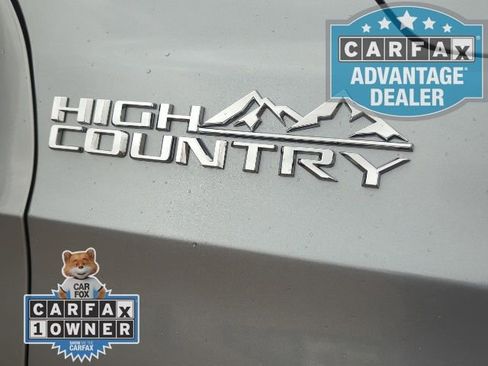Used 2023 Chevrolet Suburban High Country image 35