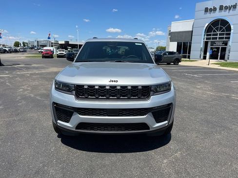 New 2026 Jeep Grand Cherokee Limited w/ Limited Altitude Package AWD/4WD image 2