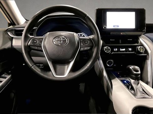 Used 2023 Toyota Venza LE AWD/4WD image 8