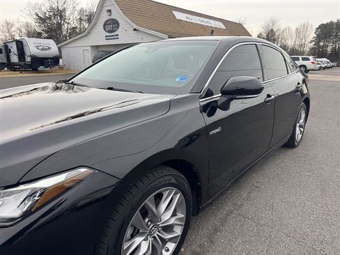 Used 2019 Toyota Avalon XLE w/ All Weather Liner Package image 12