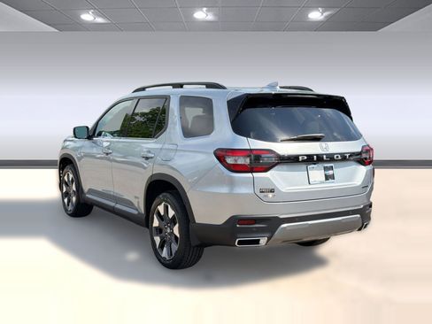 New 2026 Honda Pilot Touring image 3