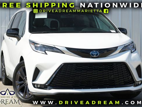 Used 2024 Toyota Sienna XSE image 2