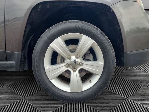 Used 2015 Jeep Compass Latitude FWD image 16