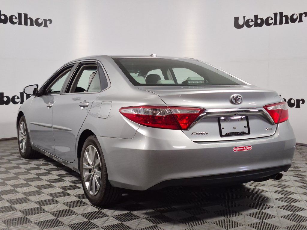 Used 2015 Toyota Camry XLE w/ Moonroof Package FWD image 5