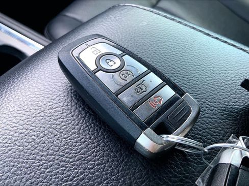 Used 2019 Ford Expedition XLT w/ Equipment Group 202A AWD/4WD image 15