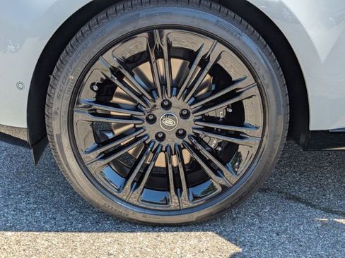 New 2025 Land Rover Range Rover SE image 21