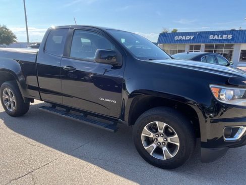 Used 2018 Chevrolet Colorado Z71 AWD/4WD image 2