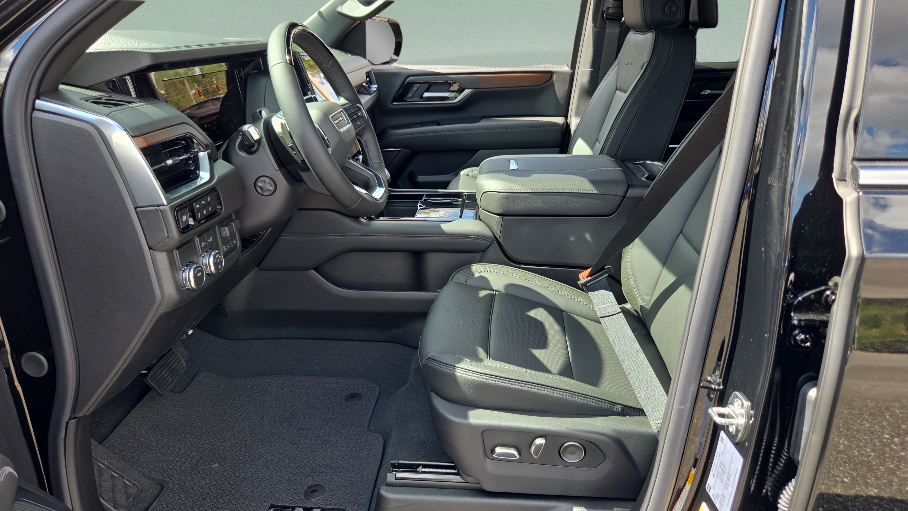 New 2026 GMC Yukon Denali w/ Denali Reserve Package RWD image 9