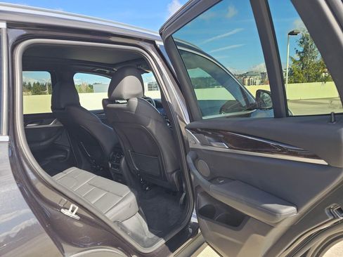 Used 2021 BMW X3 xDrive30i w/ Premium Package image 13