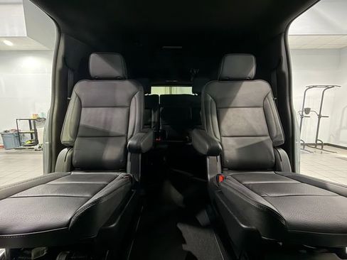 Used 2025 GMC Yukon XL Denali AWD/4WD image 29