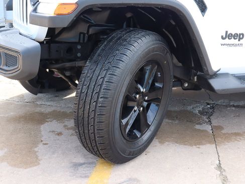 Used 2021 Jeep Wrangler Unlimited Sahara image 18