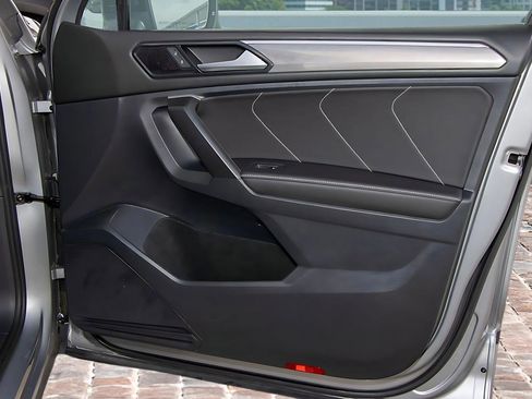 Used 2024 Volkswagen Tiguan SE R-Line image 12