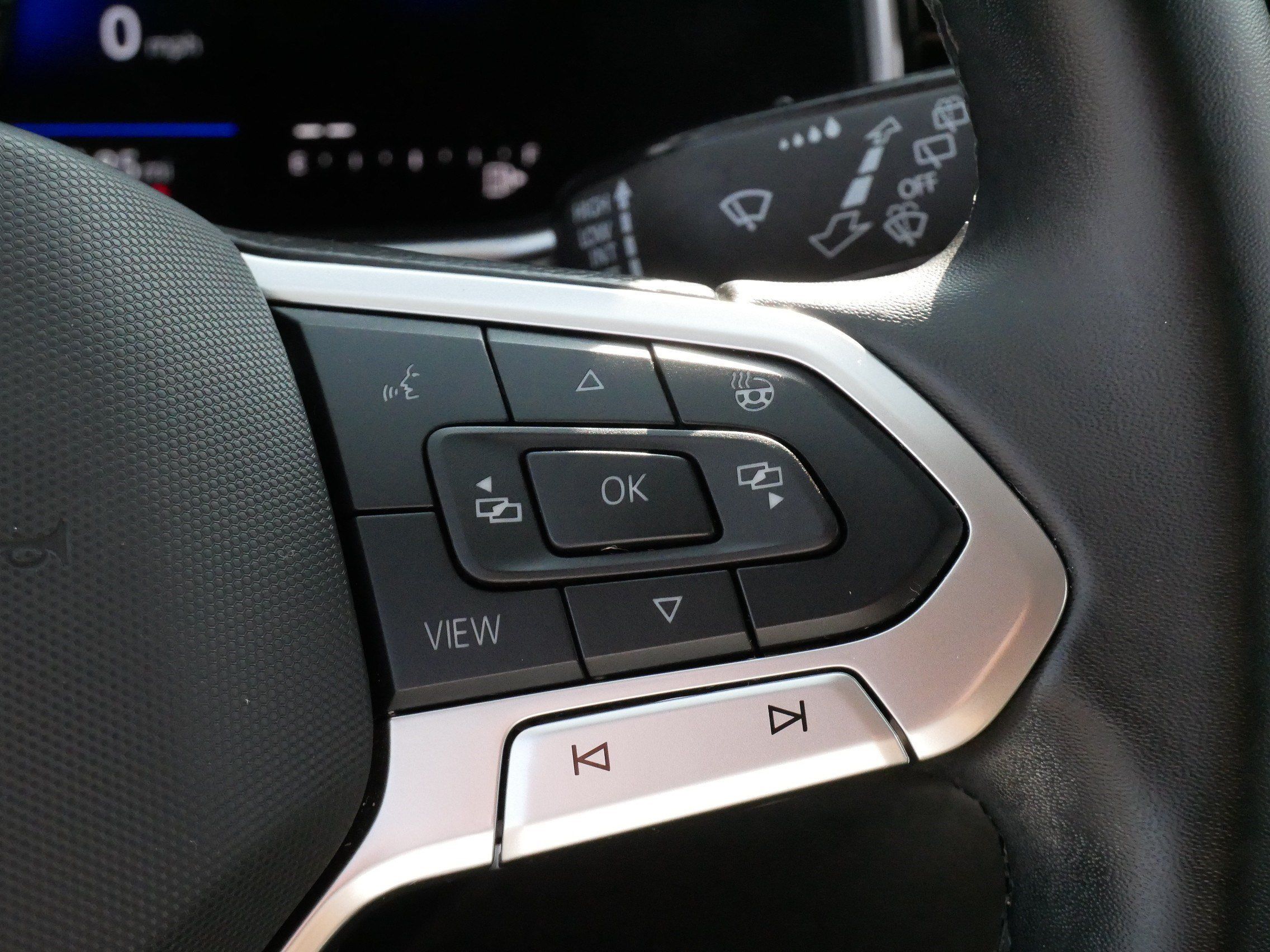 Certified 2025 Volkswagen Taos SE AWD/4WD image 25
