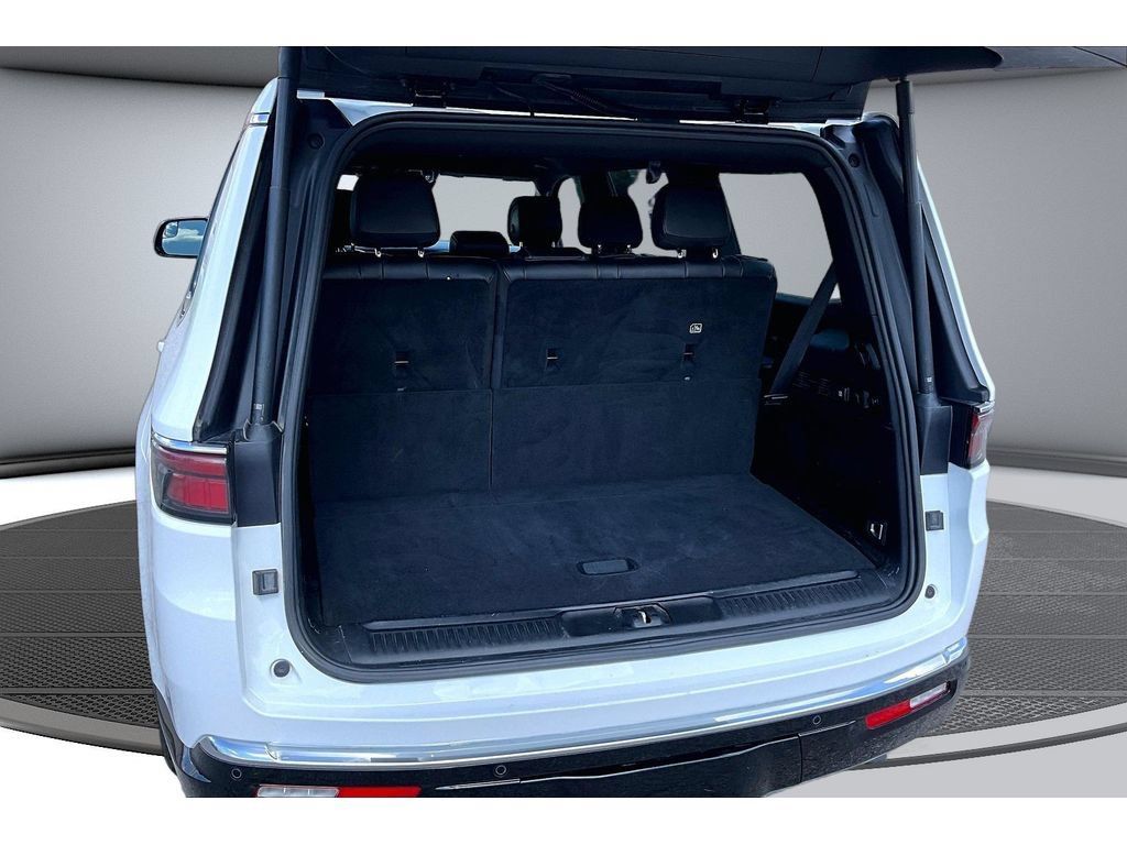 Certified 2024 Jeep Wagoneer Series II w/ Flexible Seating Group AWD/4WD image 40