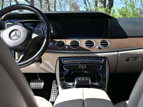 Used 2017 Mercedes-Benz E 300 image 18