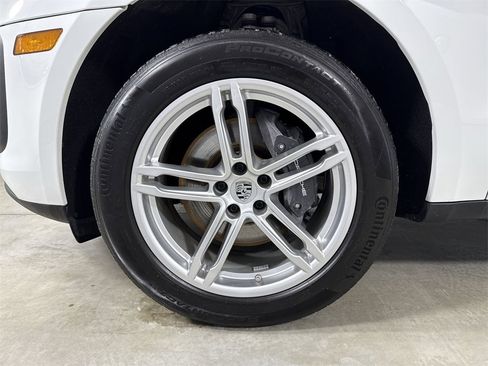 Certified 2023 Porsche Macan image 13