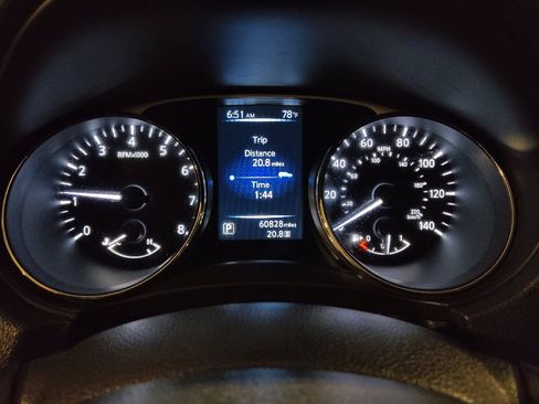 Used 2015 Nissan Rogue SV FWD image 23
