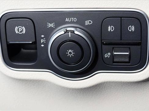 Certified 2026 Mercedes-Benz GLB 250 4MATIC image 13