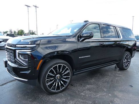 Certified 2025 Chevrolet Suburban High Country AWD/4WD image 9