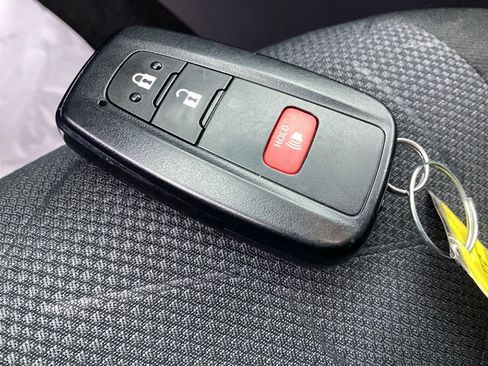Used 2025 Toyota RAV4 XLE AWD/4WD image 26