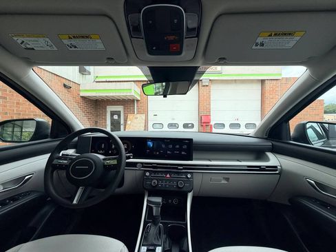 Used 2025 Hyundai Tucson SE AWD/4WD image 24