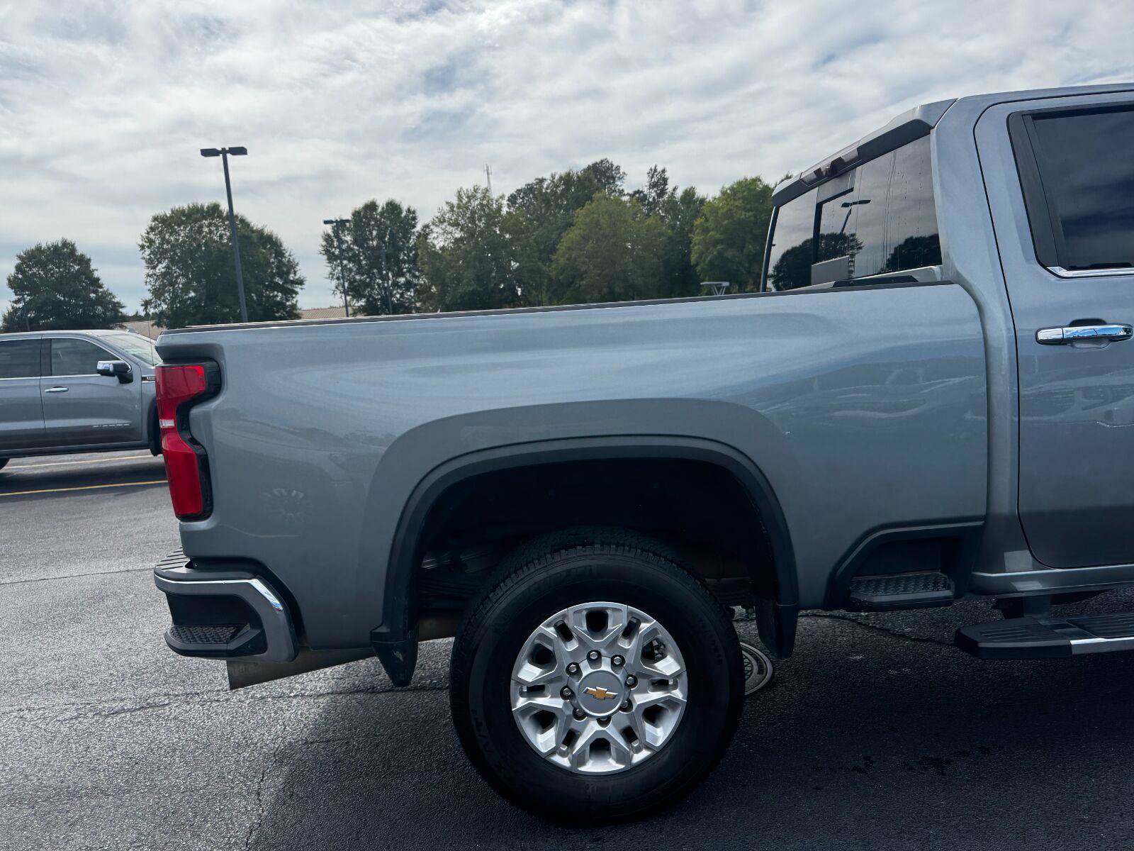 Used 2024 Chevrolet Silverado 2500 LTZ w/ LTZ Plus Package AWD/4WD image 10