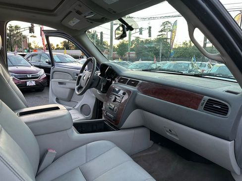 Used 2010 Chevrolet Avalanche LT w/ Luxury Package image 17