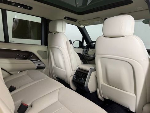 Used 2025 Land Rover Range Rover SE AWD/4WD image 30