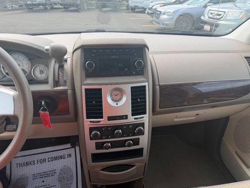 Used 2010 Chrysler Town & Country LX FWD image 23