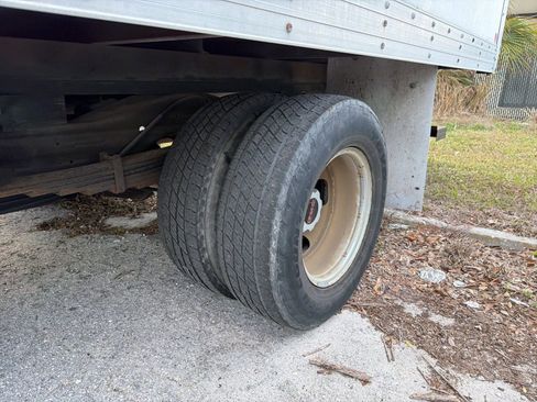 Used 2017 GMC Savana 3500 image 6