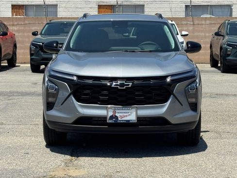 New 2026 Chevrolet Trax LT w/ Midnight Edition FWD image 2