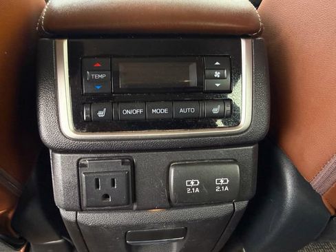 Used 2019 Subaru Ascent Touring AWD/4WD image 9