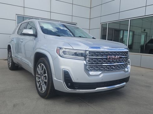 Used 2020 GMC Acadia Denali w/ Technology Package FWD image 4