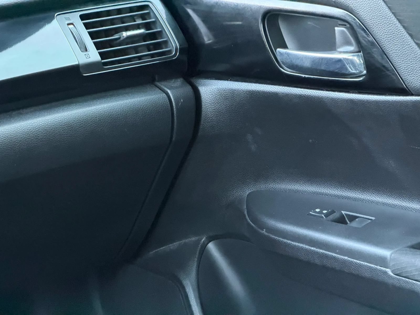 Used 2017 Honda Accord LX image 22