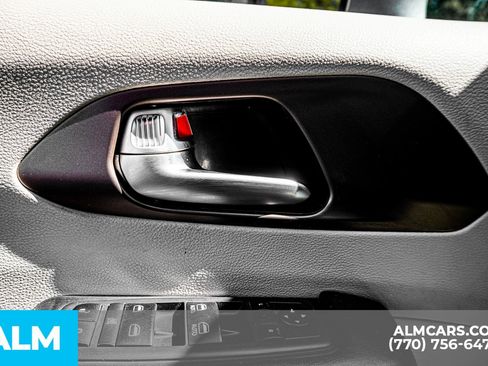 Used 2019 Chrysler Pacifica Touring-L image 54