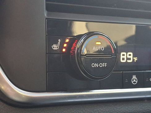 Used 2023 Nissan Rogue SV w/ SV Premium B Package image 23