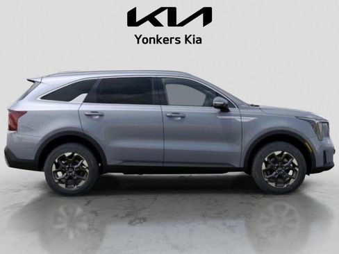 Used 2025 Kia Sorento S AWD/4WD image 7