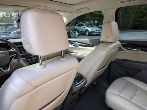 Used 2021 Cadillac XT6 Premium Luxury FWD image 21
