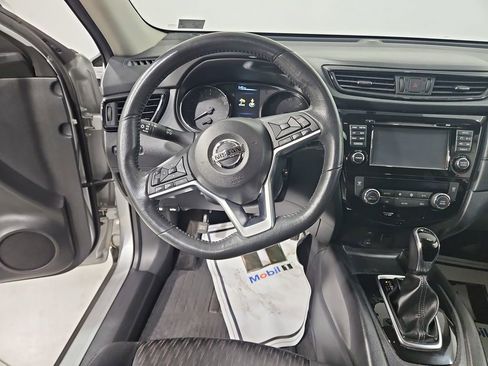 Used 2017 Nissan Rogue SV w/ SV Premium Package AWD/4WD image 14