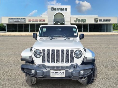 Used 2021 Jeep Wrangler Unlimited Sahara AWD/4WD image 4