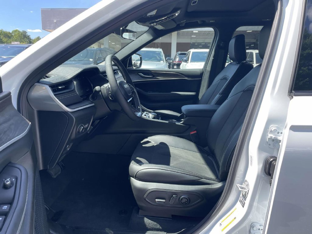 New 2027 Jeep Grand Cherokee Altitude AWD/4WD image 26