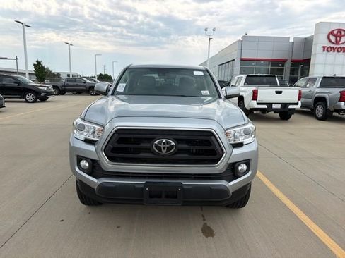 Used 2022 Toyota Tacoma SR5 RWD image 2
