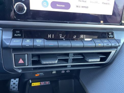 Used 2026 Toyota Camry SE image 10