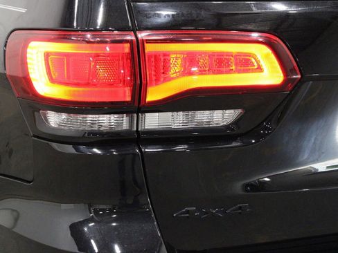 Used 2019 Jeep Grand Cherokee Laredo image 47