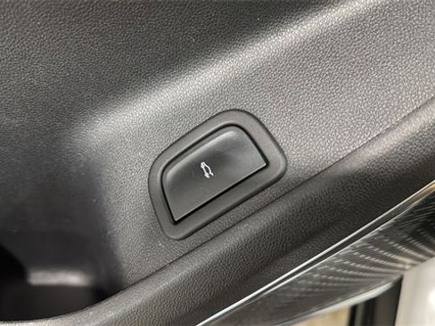 Used 2025 GMC Acadia Elevation image 35