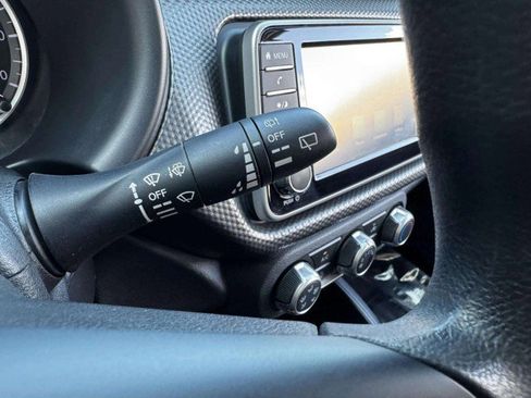 Used 2020 Nissan Kicks S image 21